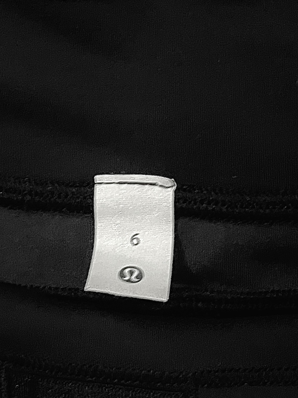 Lululemon Invigorate High-Rise Crop Leggings 25” in Incognito Camo, Size 6 - Picture 7 of 12